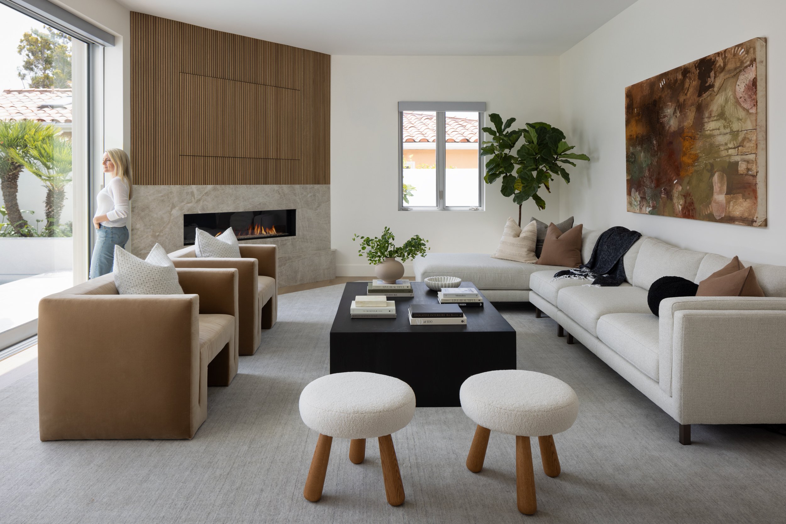 Contemporary living room featuring elegant sofas, armchairs, and a cozy fireplace, perfect for relax.