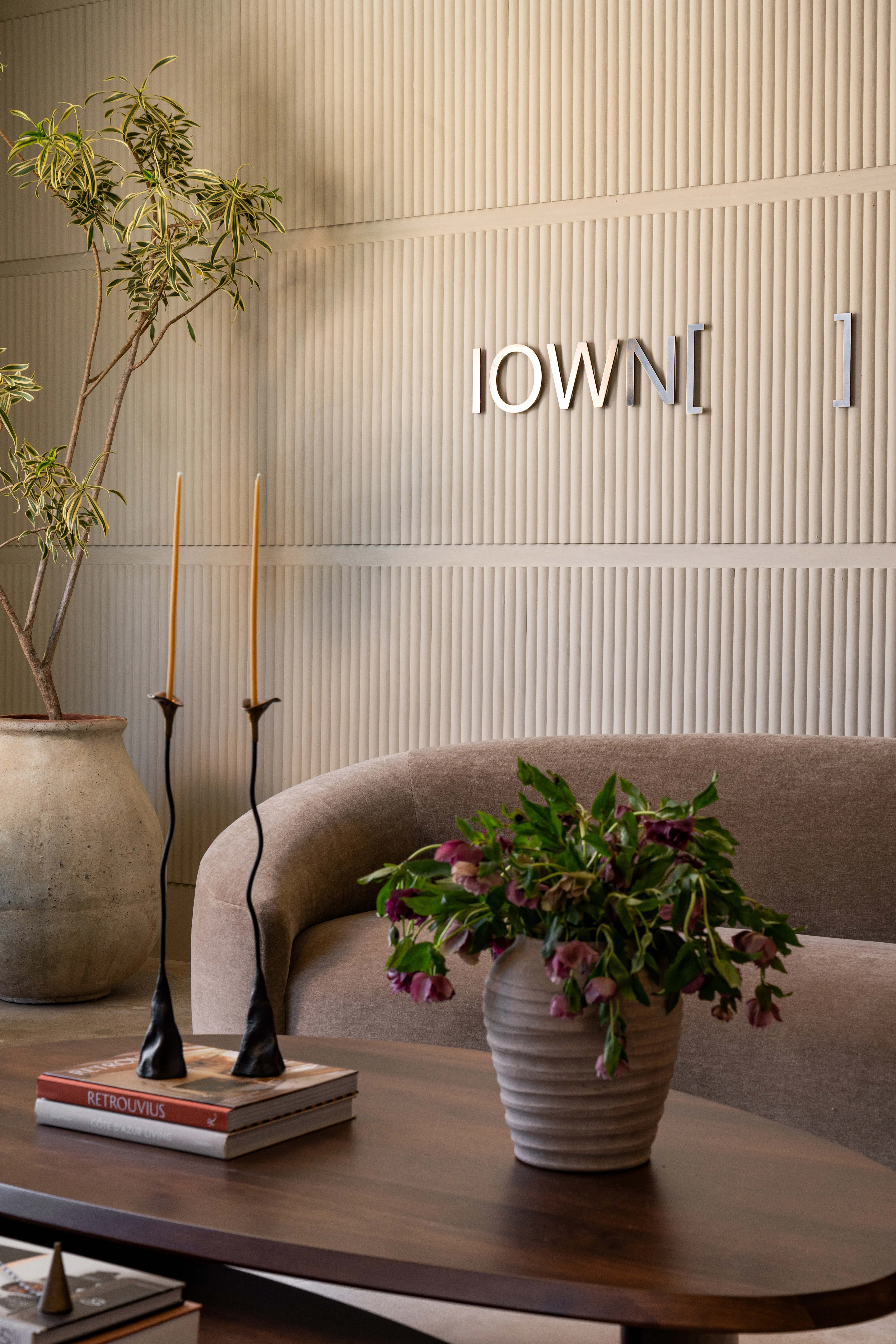 Fluted reception wall and floral arrangement in the IOwn office.